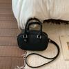 Bolsa Feminina 2025 Nova Tendência Outono e Inverno Luxo Acessível Nicho High-End Bolsa de Ombro para o Dia a Dia Crossbody Pequena Quadrada