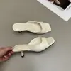 Sandálias de Salto Alto com Uma Tira Estilo Francês para Mulheres, Novo Modelo Verão 2026, Simples e Elegantes, Salto Fino, Sandálias de Salto Alto com Bico Quadrado