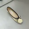 Sapatilhas quadradas pequenas estilo retrô com laço, nova coleção outono 2026 feminina, delicadas e perfeitas com vestidos, sapatos de vovó