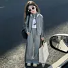Conjunto deportivo para niñas, nuevo modelo primavera y otoño 2026, elegante chaqueta casual y pantalón de pierna ancha conjunto de dos piezas para niños mayores