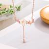 Collar de mariposa con diseño de flor de imitación para mujer, nuevo y popular, de lujo, con concha ligera, cadena de clavícula pequeña, fresca y dulce para verano