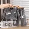 Conjunto de roupa de outono para meninos 2026 novo estiloso jaqueta jeans com capuz de bebê conjunto de duas peças para crianças primavera e outono