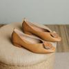 Sapatos de boca rasa Mulheres Primavera/Verão 2024 Novo Retro Fivela Salto Baixo Artístico Bico Quadrado Couro Macio Sapatos de Moda