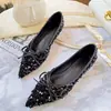 Zapatos planos de mujer estilo francés con lentejuelas de grulla de almohada blanca, nuevos zapatos planos de punta fina con un pequeño lazo, versátiles y cómodos con una suela suave