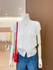 Nova blusa de renda texturizada com gola redonda e mangas bufantes em branco, ombro a ombro, da fábrica de origem, feita de tecido woven Tencel de alta elasticidade