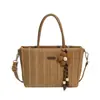 Bolso cuadrado pequeño versátil casual para mujer transfronterizo, bolso de hombro de moda Hengegeng nuevo, bolsa de regalo, bolso tote para mujer