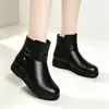 Botines cortos para mujer para madres, botas de algodón afelpado de invierno, botas Martin, botas antideslizantes de suela plana para mujeres de mediana edad y mayores, botas de cuero cálidas