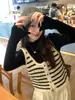 Otoño e invierno nueva moda ajuste ceñido ajustado manga larga top de punto básico versátil cuello semi-alto suéter interior mujer