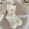 26 Calcetines de Lana Australiana de Caña Media Engrosados Blancos Lindos de Dibujos Animados Bordados con Puntos de Colores Versátiles de Encaje para Mujer Otoño/Invierno