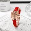 TikTok Nuevo Ingreso Reloj de Lujo Ligero para Mujer Simple y Generoso Nicho Elegante Retro Gama Alta Estudiante Exquisito Pequeño Reloj de Cuarzo