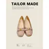 211A-6 Sapatos para Aumentar a Altura para Mulheres Baixas, Novo Estilo Primavera 2026, Fivela de Metal, Laço, Bico Quadrado, Sapatos da Moda