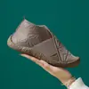 Nuevos zapatos de algodón gruesos de invierno estilo Pekín antiguo para mujer, botas de nieve cálidas de felpa para mediana edad y personas mayores, botas de algodón, zapatos para mamá