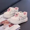 Zapatillas deportivas para niñas, zapatos deportivos, nuevo estilo primavera y otoño 2026, zapatos casuales de dibujos animados, zapatillas de correr versátiles de suela blanda para niñas