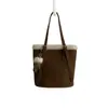 Bolsa Grande Capacidade Transfronteiriça Bolsa de Mão Feminina Nova 2025 Bolsa de Pelúcia Simples Bolsa de Ombro Tipo Balde Dropshipping