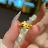 Novo Anel Artesanal Tradicional Dourado Estilo Chinês "Dinheiro Vem Rápido" com Acabamento de Luxo, Design de Nicho, Anel do Ano do Cavalo do Zodíaco para Mulheres