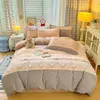2026 Novo Conjunto de Roupa de Cama Desenho Animado Veludo Leiteiro Quatro Peças Conjunto de Lençol de Flanela Coral de Inverno Capa de Edredom Saia de Cama Conjunto de Três Peças