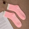 Calcetines de Piso de Invierno de Coral Fleece Retorcido de 7 Colores para Mujer de Amazon Transfronterizo al por Mayor