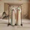 Nuevo Estante de Exhibición Retro Estilo Chino para Tienda de Ropa, Perchero de Pie para Ropa, Estante Central, Juego de Percheros, Estante para Qipao y Hanfu