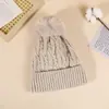 Touca de tricô jacquard com pompom de pelo, acolchoada e quente para uso externo, feminina, proteção para as orelhas, touca para o frio, touca de lã da moda, atacado