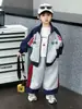 Conjunto Deportivo a Rayas Rojas para Niños de Primavera y Otoño, Elegante Conjunto de Dos Piezas Estilo Coreano para Niños, Ropa de Bebé de Moda para Exportación