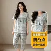 Pijama de Algodón y Seda de Verano para Mujeres de Mediana Edad, Conjunto Delgado de Manga Corta y Pantalones Tres Cuartos Anti-Golpes, Algodón Artificial, Se Puede Usar Afuera como Ropa de Casa