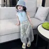 Conjunto de Niña Estilo Coreano 2026 Verano Nuevo Elegante Chaleco Azul para Niños Pantalones de Pierna Ancha Florales Casuales Pantalones Anti-Mosquitos