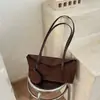 Bolso de Hombro Versátil de Ante y Flocado Retro Otoñal para Mujer Estilo Coreano Nicho para el Trabajo Bolso Tote de Hombro Único de Lujo Ligero