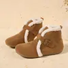 26 Sapatos de Algodão para Casa de Inverno Botas Casuais Femininas com Cano Curto Botas de Neve Quentes Forradas com Lã Sapatos de Pelo de Cano Médio com Fivela de Couro Planos