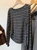 Blusa de Tricô Gola Redonda Manga Longa Listrada Cinza Carvão Estilo Coreano para Mulheres, Início do Outono, Pode Ser Usada Sozinha, Estilo Preguiçoso, Blusa Base Solta