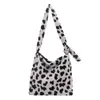 Bolsa de Veludo Acolchoada Feminina Grande Capacidade 2025 Nova Outono e Inverno Versátil Estampa de Leopardo Bolsa de Ombro Elegante Bolsa Tote para o Dia a Dia