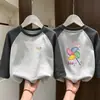 Camiseta Básica Manga Longa Patchwork de Fleece com Gola Redonda para Meninas Camada Base Outono Inverno Moda para Crianças Médias e Grandes Camada Interna Quente Top Versátil