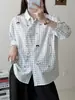 Moda Outono 2026: Cardigan Listrado Xadrez de Gato Bordado Cartoon Artístico Manga Longa Solto Feminino Venda por Atacado