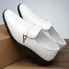 Zapatos de vestir de cuero para hombre al por mayor transfronterizos charol brillante slip-on calzado formal zapatos de boda talla grande 48 novio estilo británico zapatos de hombre