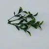 Plantas artificiales, follaje y helechos
