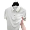 Camiseta Masculina de Manga Curta Levemente Luxuosa, Novo Estilo de Verão, Polo Versátil de Seda Gelada com Gola para Pais de Meia-Idade