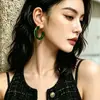 Pendientes de aro de acetato de color ámbar retro a la moda, sencillos y elegantes, versátiles, con un estilo único de 'dinero viejo' y efecto degradado