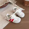 Zapatos infantiles antideslizantes de suela blanda, zapatillas para niñas, nuevas zapatillas de entrenamiento vintage alemanas de otoño, zapatos casuales cómodos y ligeros