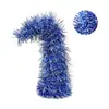 El árbol de Navidad mini azul con bordes blancos de filamento largo y cuello torcido más vendido de Amazon, adorno de decoración de mesa para fiesta navideña