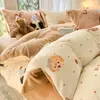 Ins Conjunto de Quatro Peças em Lã de Leite Estilo Cartoon Peso Espesso Conjunto de Três Peças em Flanela Estampada Capa de Edredom Individual Roupa de Cama