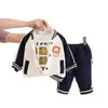 Novedoso y Elegante Traje de Tres Piezas Otoñal para Bebé Niño con León en el Pecho y Mangas Largas para Niños Pequeños y Medianos 2025