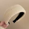 Faixa de Cabeça Listrada Larga para Mulheres, Estilo Luxuoso de Alta Qualidade, Design de Coroa Alta, Adequada para Uso Diário, Lavagem do Rosto, Faixa de Cabelo Antiderrapante