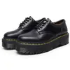 Sapatos Pequenos de Couro com Cadarço Estilo Britânico Modernos para Todas as Estações Novos Sapatos com Solado Grosso que Aumentam a Altura para Meninas Sapatos Plataforma Casuais Atacado