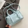 Corea del Sur Moda Tendencia Estilo Crema Simple Portátil Bolso Almohada de Cuero Suave Moda Femenina Versátil Casual para Viaje Bolso Cruzado