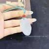 Colar com Pingente de Jade Verde Esmeralda Tianshan Dourado Folha com Padrão de Flor, Atacado Direto do Fabricante