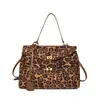 Bolso de hombro retro europeo y americano transfronterizo, nuevo y popular bolso tote de gran capacidad para el día a día, bolso de mano y bolso cruzado simple y versátil