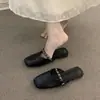 Mules Chuyuji de suela plana, puntera con cadena en color marrón, de nicho, para mujer, adecuados para usar al aire libre en verano, zapatos de noche, sandalias casuales estilo francés