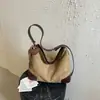 Bolsa tote de camurça fosca 2026, grande capacidade, estilo vintage, bolsa de ombro tipo balde, bolsa de ombro casual e descontraída, bolsa grande