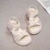 Sandalias para niñas, novedad de verano 2025, zapatos de perlas para niños, elegantes zapatos de princesa para niñas, zapatos de playa antideslizantes.