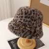 Chapéu de Balde com Estampa de Leopardo 2025, Moda de Inverno Estilosa, Chapéu de Pelúcia Espesso e Quente, Chapéu Versátil à Prova de Frio com Proteção para as Orelhas