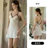 Precioso, sexy, satén sedoso, escote en V pronunciado, corte bajo, push-up, con almohadillas extraíbles, tiras cruzadas, camisón sin espalda con bata exterior 7213